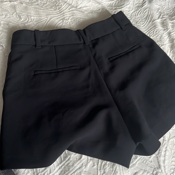 Effortless shorts - Picture 2 of 2